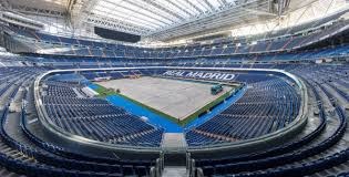 蓝军球迷手举横幅抗议球队高层：我们不是阿森纳，你们正在摧毁切尔西！